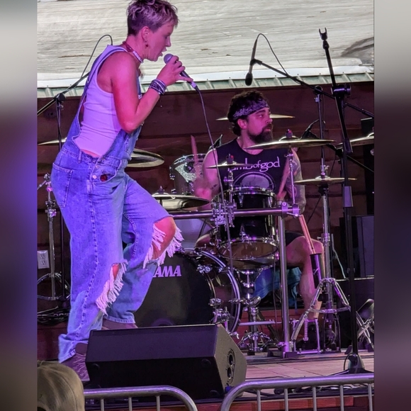 Meet your Posher, Erin - Picture 3 of 5